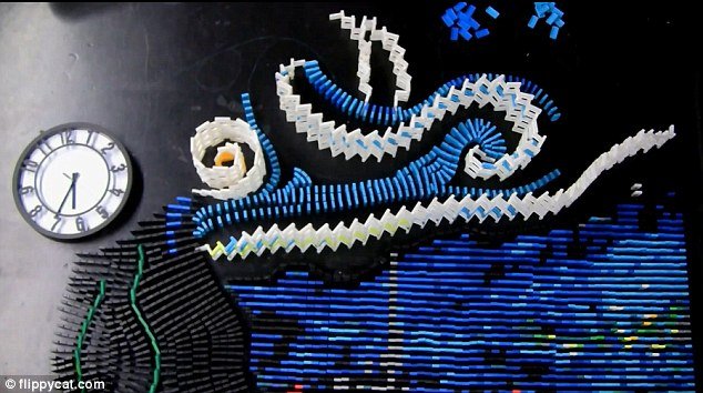 Η Έναστρη Νύχτα του Βαν Γκογκ έγινε χιλιάδες κομμάτια [εικόνες & βίντεο] | iefimerida.gr 2