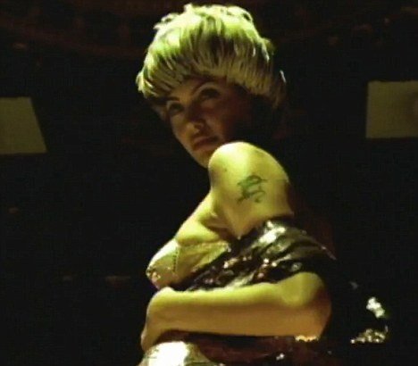 Η ηρωινομανής Τζολί έριχνε επί δυο χρόνια χυλόπιτα στον Τζάγγερ [εικόνες+ βίντεο] | iefimerida.gr 2