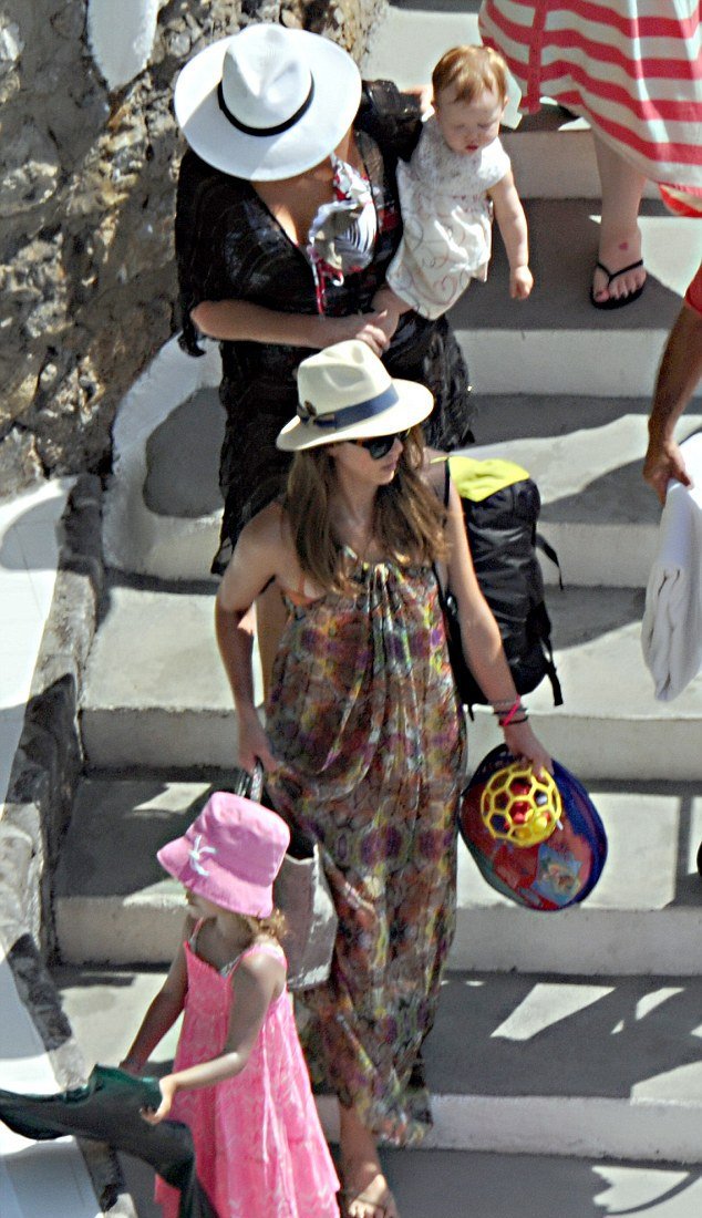  Η Τζέσικα Άλμπα με μπικίνι στην Ιταλία [εικόνα] | iefimerida.gr 0