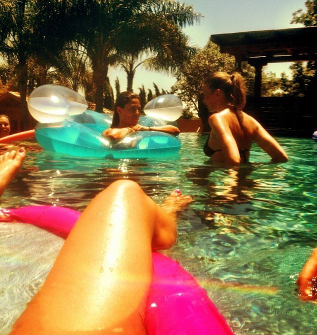 Σούπερμοντελ με μπικίνι σε υποβρύχιες λήψεις [εικόνες] | iefimerida.gr 2