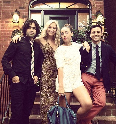 Με διπλοσάγονο και μπούκλες ο σταρ του Entourage [εικόνες] | iefimerida.gr 0