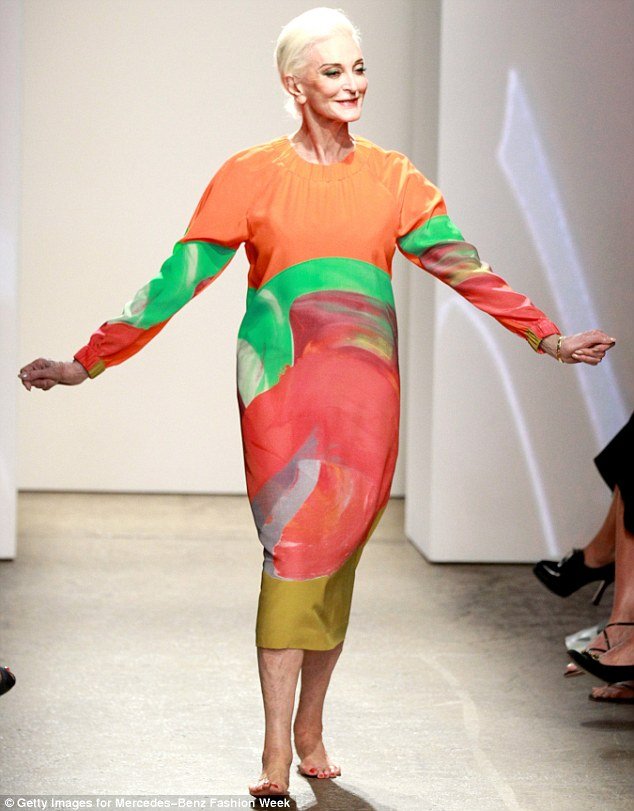 Σούπερ μόντελ ετών 83: Η κλασάτη γιαγιά που έγινε εξώφυλλο [εικόνες] | iefimerida.gr 7