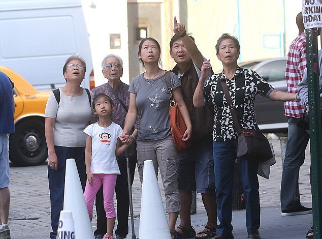 Γιαπωνέζοι φωτογραφίζουν Ντι Κάπριο και Κάμερον Ντίαζ στην τουαλέτα [εικόνες] | iefimerida.gr 0