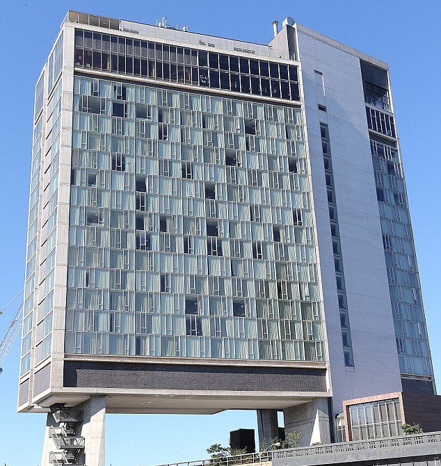 Γιαπωνέζοι φωτογραφίζουν Ντι Κάπριο και Κάμερον Ντίαζ στην τουαλέτα [εικόνες] | iefimerida.gr 3