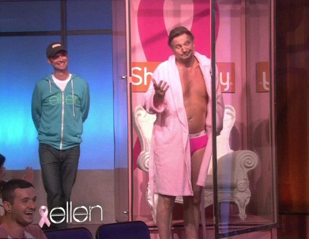 Ο Λιαμ Νίσον τρώει μπουγέλο [εικόνες+βίντεο] | iefimerida.gr 1