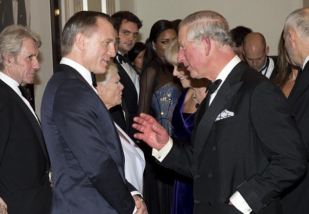 Εντυπωσιακή η πρεμιέρα του Τζέιμς Μποντ στο Royal Albert Hall [εικόνες]  | iefimerida.gr 7