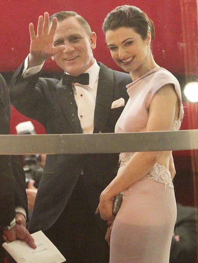 Εντυπωσιακή η πρεμιέρα του Τζέιμς Μποντ στο Royal Albert Hall [εικόνες]  | iefimerida.gr 2