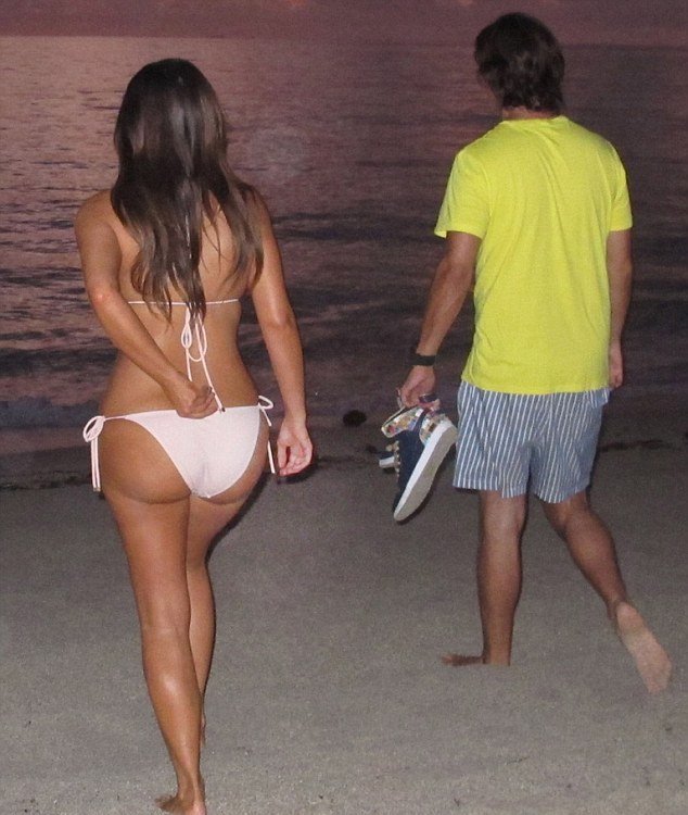 Η Καρντάσιαν ξύπνησε αξημέρωτα, φόρεσε fake tan και μπικίνι και βούτηξε στον ωκεανό [εικόνες] | iefimerida.gr 2