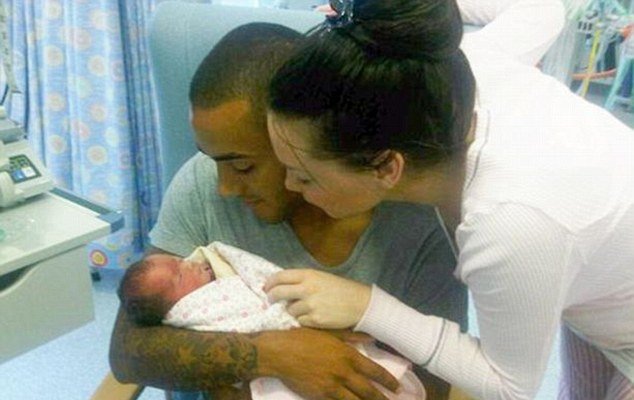 «Αντροχωρίστρα» αποκαλεί Ελληνίδα τραγουδίστρια η έγκυος φιλενάδα γνωστού ποδοσφαιριστή [εικόνες] | iefimerida.gr 0