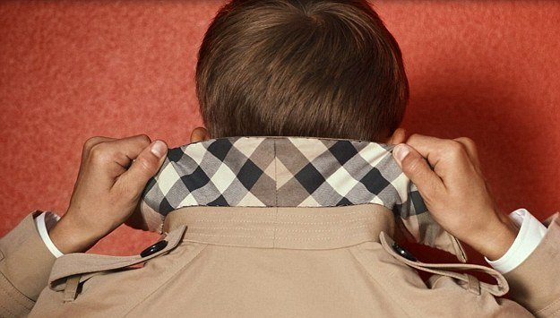 «Μεροκάματο» πουλώντας καμπαρντίνες βγάζει ο 10χρονος γιος του Μπέκαμ [εικόνες+βίντεο]  | iefimerida.gr 2