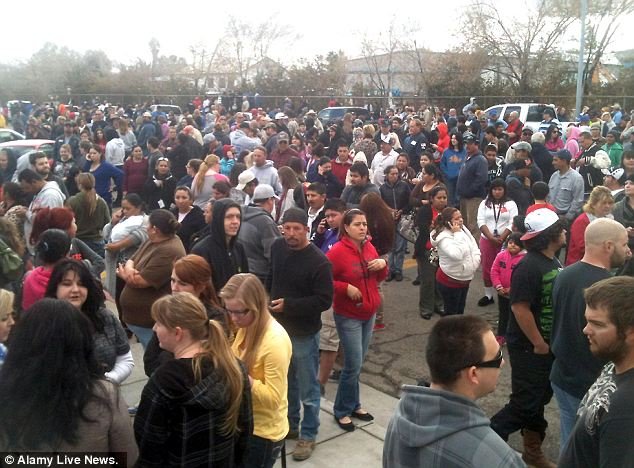 Σοκ: 16χρονος άνοιξε πυρ με καραμπίνα σε Λύκειο της Καλιφόρνια [εικόνες] | iefimerida.gr 1