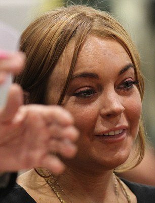 Απίστευτο-Η Λίντσεϊ Λόχαν κοιμήθηκε στο δικαστήριο [εικόνες]  | iefimerida.gr 0