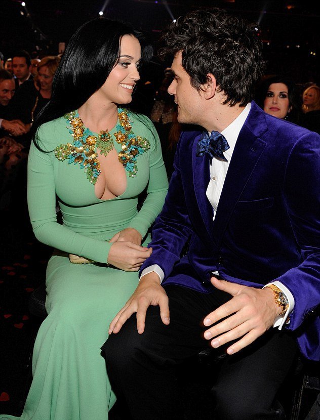 To στήθος της Κέιτι Πέρι ήταν ο πραγματικός νικητής των Grammy's [εικόνες]  | iefimerida.gr 2