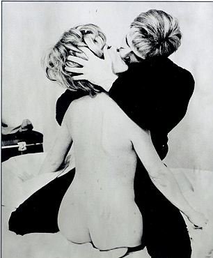 «Ο Μπράντο με οδήγησε στην αποβολή, στην τρέλα και την αυτοκτονία», αποκαλύπτει η ερωμένη του [εικόνες]  | iefimerida.gr 3