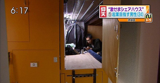 Πληρώνουν 460 ευρώ το μήνα για να ζουν σε ντουλάπες χωρίς παράθυρα [εικόνες]  | iefimerida.gr 4