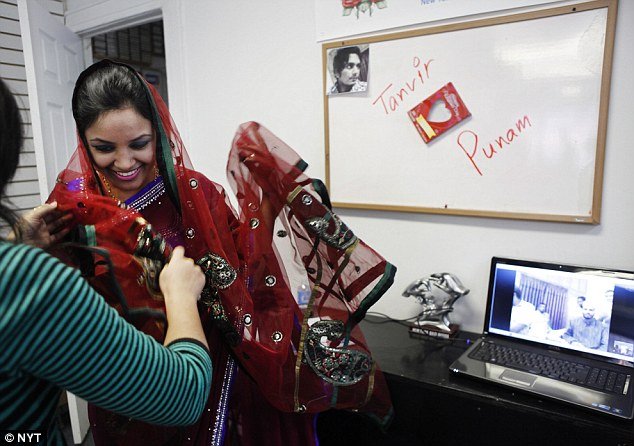 Γάμοι μέσω Skype για τους μετανάστες - Η τεχνολογία νικάει την απόσταση [εικόνες] | iefimerida.gr 1