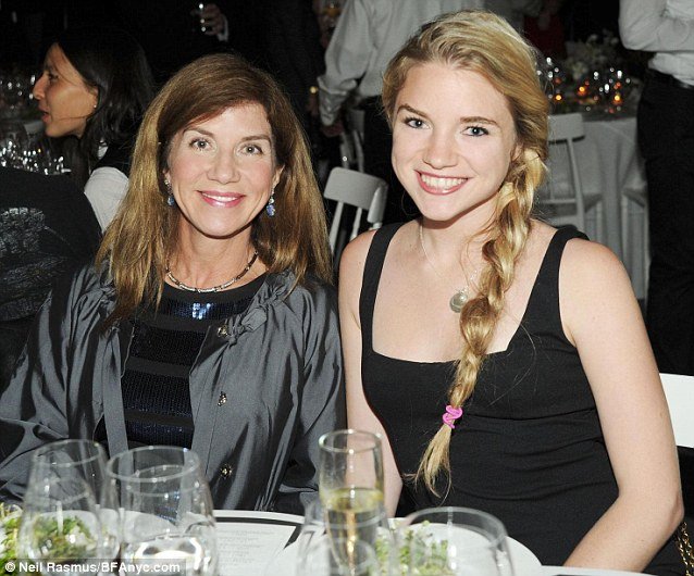 Παράλογο: Αυτή η γυναίκα έσκισε την επιταγή των 818 εκατ. ευρώ που της έδωσε ο πρώην σύζυγός της για το διαζύγιό τους [εικόνες] | iefimerida.gr 7