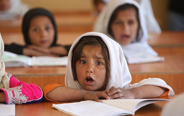 Αυτό είναι το σχολείο θηλέων που έχτισε η Αντζελίνα Τζολί στην Καμπούλ [εικόνες]  | iefimerida.gr 1