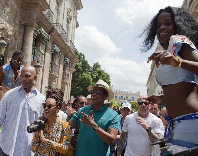 Παραλίγο να «λιντσάρουν» την Μπιγιονσέ στην Αβάνα-Χρειάστηκε επέμβαση αστυνομίας [εικόνες]   | iefimerida.gr 0