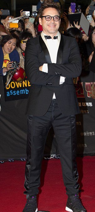 Γελάνε μαζί του - Ο Ρόμπερτ Ντάουνι Τζούνιορ με κατεβασμένο φερμουάρ [εικόνες]  | iefimerida.gr 1