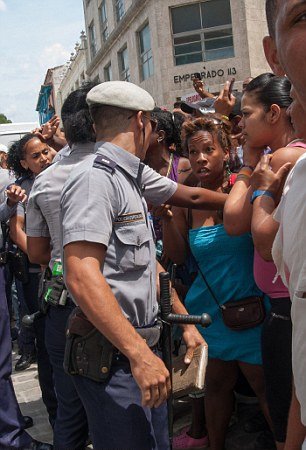 Παραλίγο να «λιντσάρουν» την Μπιγιονσέ στην Αβάνα-Χρειάστηκε επέμβαση αστυνομίας [εικόνες]   | iefimerida.gr 1