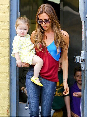 Άλλη μια πλαστική μείωσης του στήθους έκανε η Βικτόρια Μπέκαμ [εικόνες]  | iefimerida.gr 2