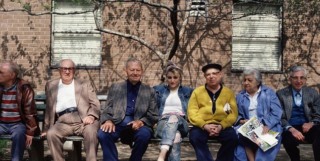 Αδημοσίευτες φωτογραφίες της Μαντόνα, ένα χρόνο πριν υπογράψει το πρώτο της συμβόλαιο [εικόνες]  | iefimerida.gr 0