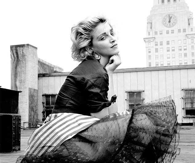 Αδημοσίευτες φωτογραφίες της Μαντόνα, ένα χρόνο πριν υπογράψει το πρώτο της συμβόλαιο [εικόνες]  | iefimerida.gr 2