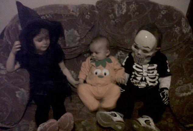 Αυτοκτόνησε επτά μηνών έγκυος-Λίγο μετά βρέθηκαν νεκρά και τα 3 παιδιά της [εικόνες] | iefimerida.gr 1