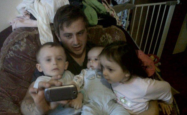 Αυτοκτόνησε επτά μηνών έγκυος-Λίγο μετά βρέθηκαν νεκρά και τα 3 παιδιά της [εικόνες] | iefimerida.gr 0