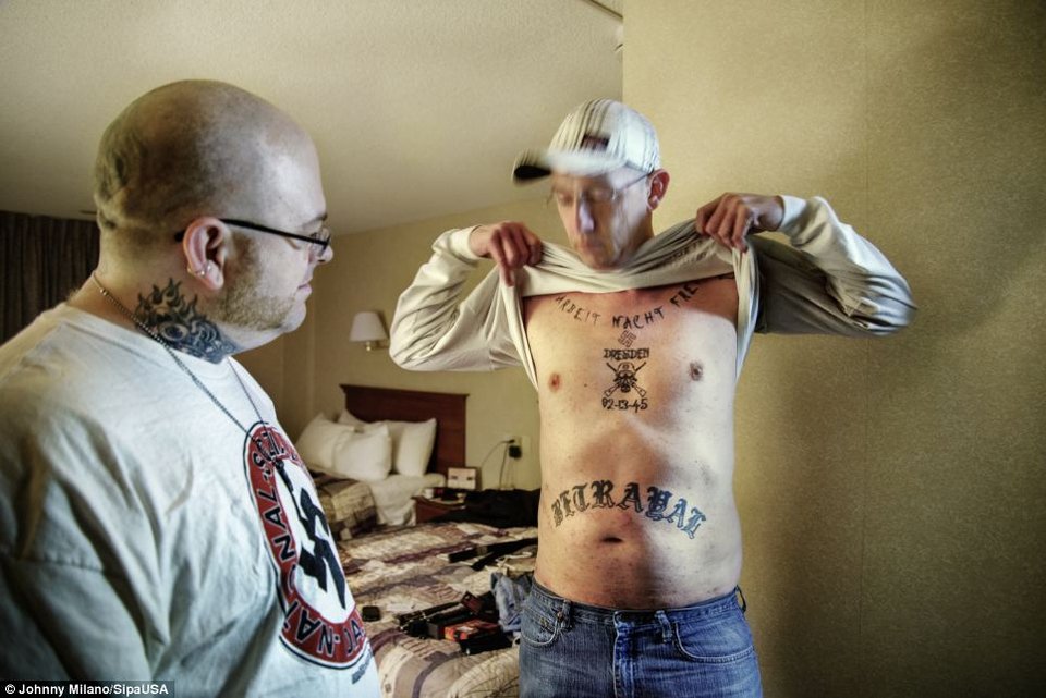 Στα άδυτα (για πρώτη φορά) του εθνικού συνεδρίου νεοναζιστών στην Ατλάντα - Η ασχήμια, το μίσος, η παρωδία [εικόνες, βίντεο] | iefimerida.gr 1