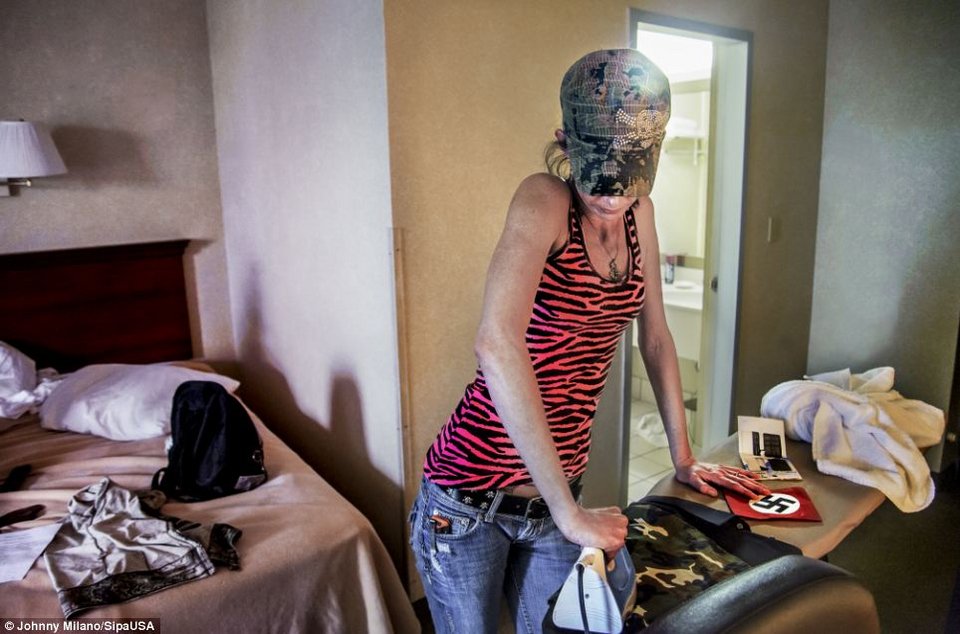 Στα άδυτα (για πρώτη φορά) του εθνικού συνεδρίου νεοναζιστών στην Ατλάντα - Η ασχήμια, το μίσος, η παρωδία [εικόνες, βίντεο] | iefimerida.gr 2