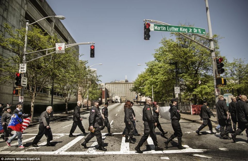Στα άδυτα (για πρώτη φορά) του εθνικού συνεδρίου νεοναζιστών στην Ατλάντα - Η ασχήμια, το μίσος, η παρωδία [εικόνες, βίντεο] | iefimerida.gr 3
