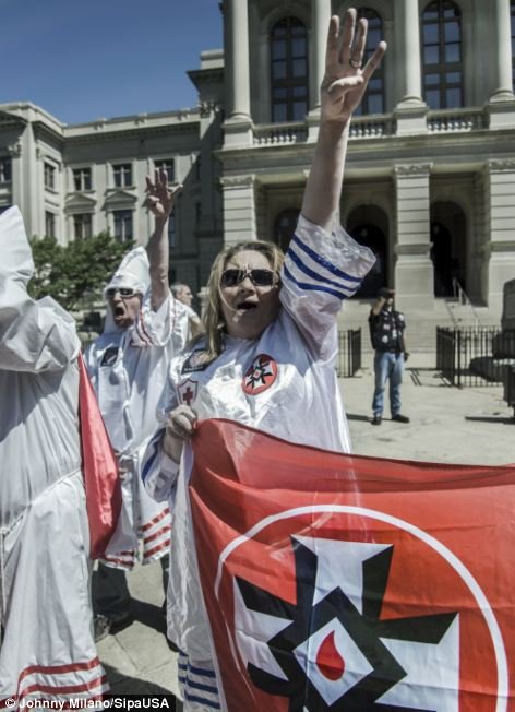 Στα άδυτα (για πρώτη φορά) του εθνικού συνεδρίου νεοναζιστών στην Ατλάντα - Η ασχήμια, το μίσος, η παρωδία [εικόνες, βίντεο] | iefimerida.gr 6