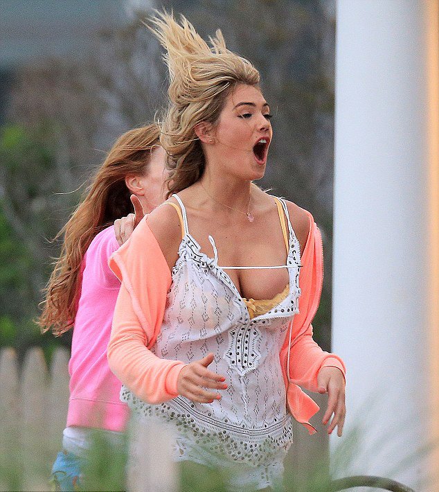 H Κέιτ Άπτον χοροπηδάει πάνω σε ένα τυχερό τραμπολίνο [εικόνες+βίντεο] | iefimerida.gr 1