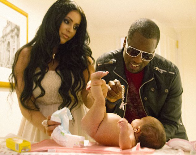 Σοκ προκαλούν οι πρώτες φωτογραφίες από το μωρό της Καρντάσιαν [εικόνες]  | iefimerida.gr 4