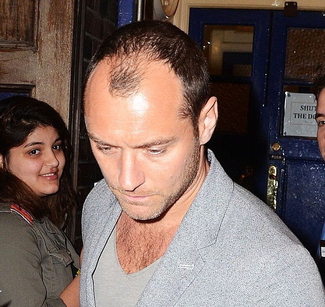 Επείγουσα μεταμόσχευση μαλλιών χρειάζεται ο Τζουντ Λο [εικόνες]  | iefimerida.gr 0