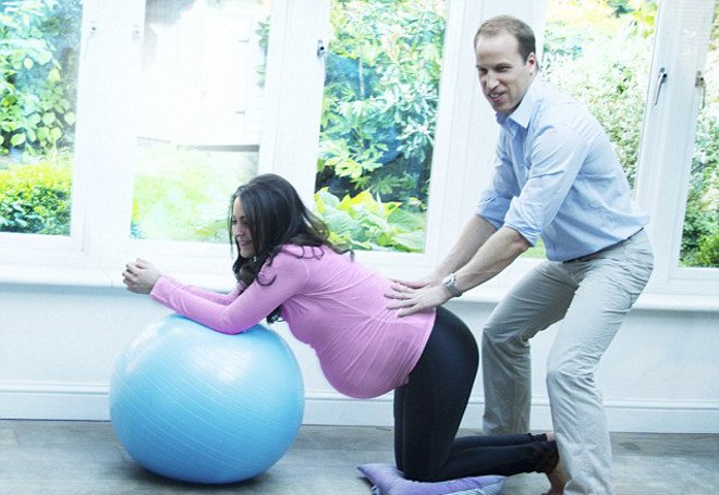 Απολαυστικές φωτογραφίες από την ετοιμόγεννη Κέιτ Μίντλετον [εικόνες]  | iefimerida.gr 1