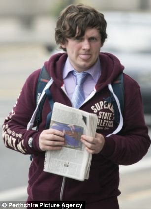 Έφηβος απατεώνας γύρισε όλο τον κόσμο τσάμπα ταξιδεύοντας με κάθε πολυτέλεια αλά Λεονάρντο Ντι Κάπριο [εικόνα] | iefimerida.gr 0