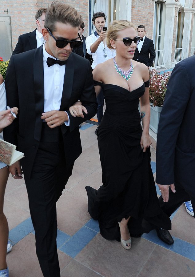  Αρραβωνιάστηκε η Σκάρλετ Γιόχανσον-Δείτε το δαχτυλίδι της [εικόνες]  | iefimerida.gr 0