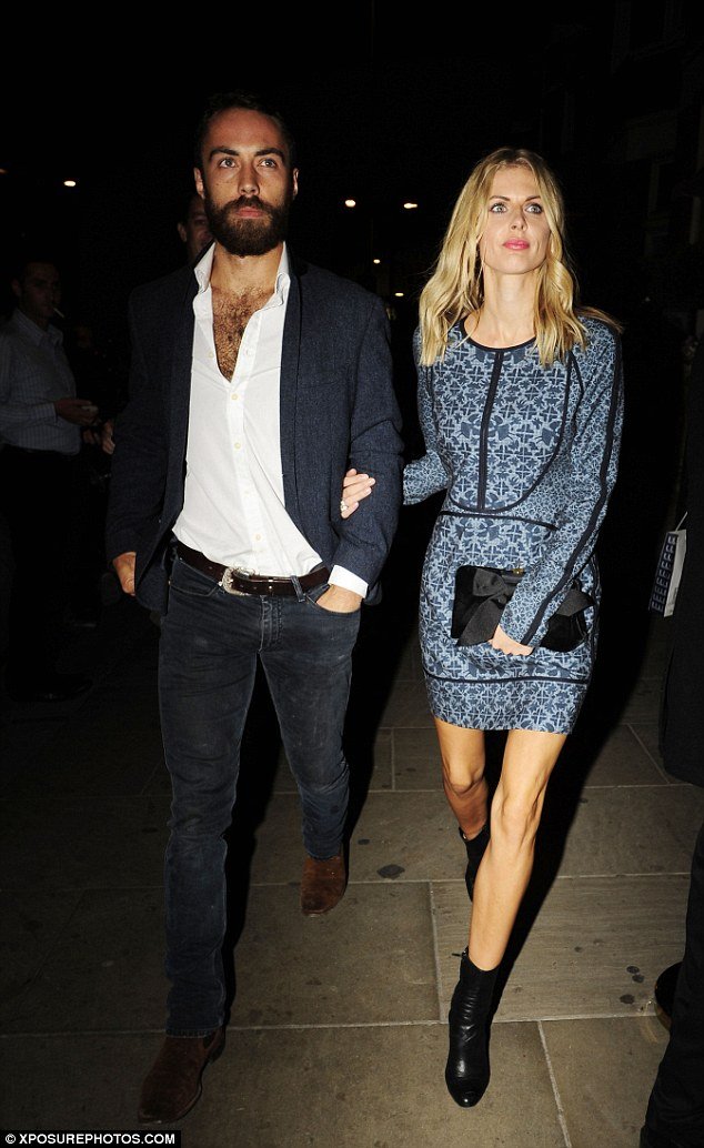 Ο χίπστερ μικρός αδελφός της Κέιτ Μίντλετον -Τα γυμνά και οι φωτογραφίες με τα γυναικεία ρούχα που όλοι θέλουν να... θάψουν [εικόνες] | iefimerida.gr 8