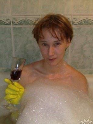 Ρώσοι σε απόγνωση για ραντεβού- Οι τραγικά κιτς φωτογραφίες που βάζουν στο ίντερνετ για να βρουν σύντροφο [εικόνες] | iefimerida.gr 4