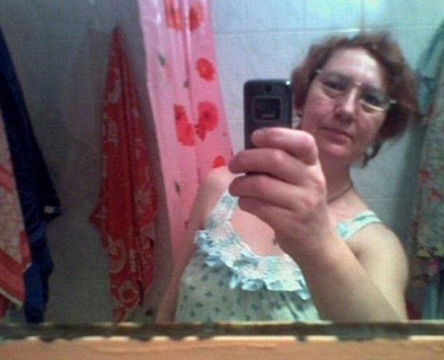 Ρώσοι σε απόγνωση για ραντεβού- Οι τραγικά κιτς φωτογραφίες που βάζουν στο ίντερνετ για να βρουν σύντροφο [εικόνες] | iefimerida.gr 1