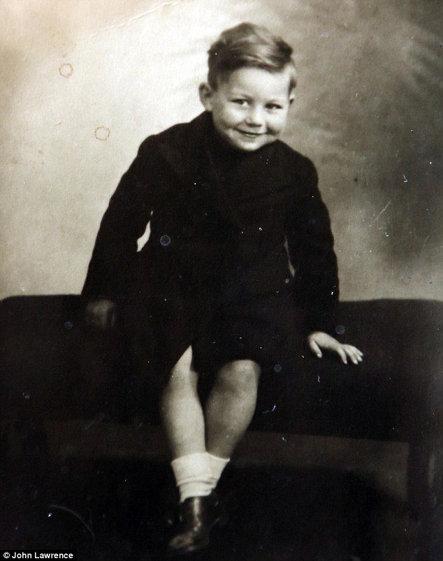 Μητέρα εγκατέλειψε τα τρία παιδιά της σε πόρτες σπιτιών και αυτά συναντήθηκαν για πρώτη φορά μετά από 60 χρόνια [εικόνες] | iefimerida.gr 1