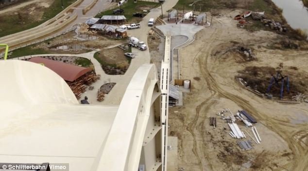 Μόνο για όσους αντέχουν: Αυτή είναι η μεγαλύτερη νεροτσουλήθρα στον κόσμο [εικόνες] | iefimerida.gr 0