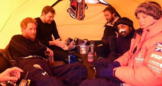 Χάρι ο εξερευνητής -Ο πρίγκιπας έφτασε στο Νότιο Πόλο μετά από 320 χλμ. πεζοπορία [εικόνες] | iefimerida.gr 0