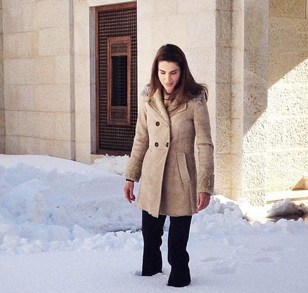 Βασίλισσα Ράνια: Είμαι μία μαμά με την πιο τέλεια δουλειά -Η απλή καθημερινότητα μίας γαλαζοαίματης [εικόνες] | iefimerida.gr 0