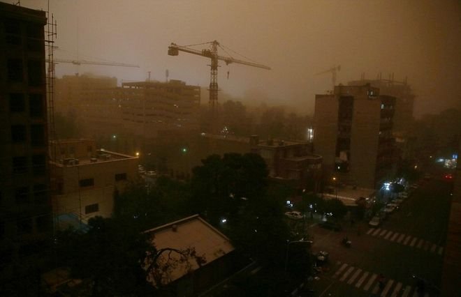 Η Τεχεράνη «χάθηκε» μέσα στη φονική αμμοθύελλα -Συγκλονιστικές φωτογραφίες από το Ιράν [εικόνες&βίντεο] | iefimerida.gr 2