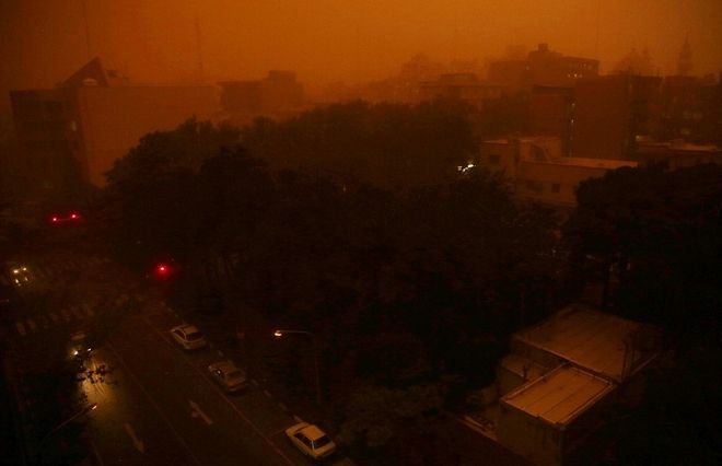 Η Τεχεράνη «χάθηκε» μέσα στη φονική αμμοθύελλα -Συγκλονιστικές φωτογραφίες από το Ιράν [εικόνες&βίντεο] | iefimerida.gr 6