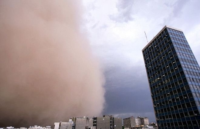 Η Τεχεράνη «χάθηκε» μέσα στη φονική αμμοθύελλα -Συγκλονιστικές φωτογραφίες από το Ιράν [εικόνες&βίντεο] | iefimerida.gr 7